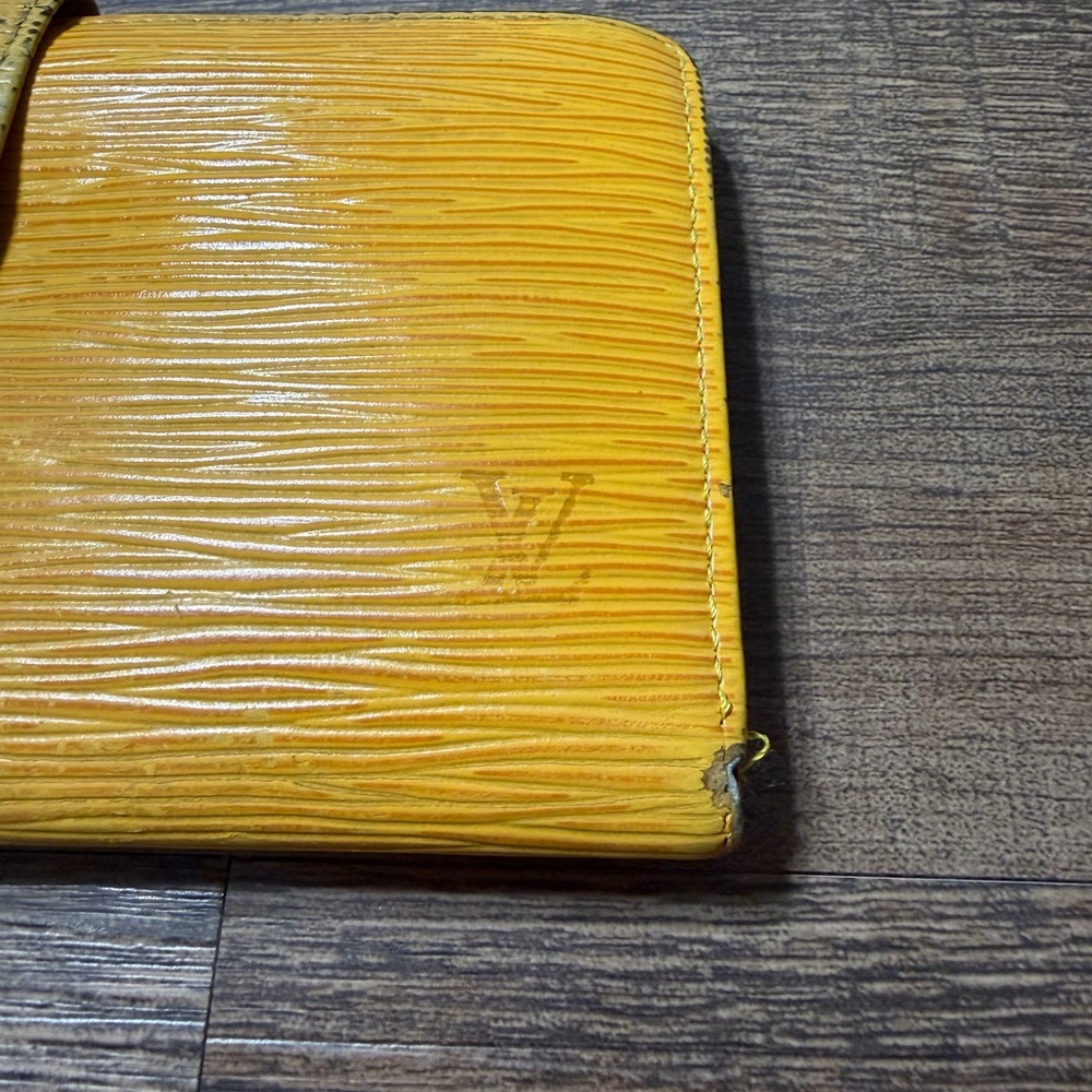 Authentic Louis Vuitton Yellow Epi Kiss Lock Wallet Vintage LV - Picture 3 of 16